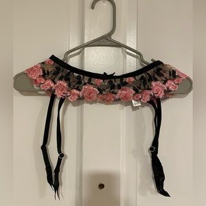 Fleur du Mal Roses and Thorns garter belt 2/S